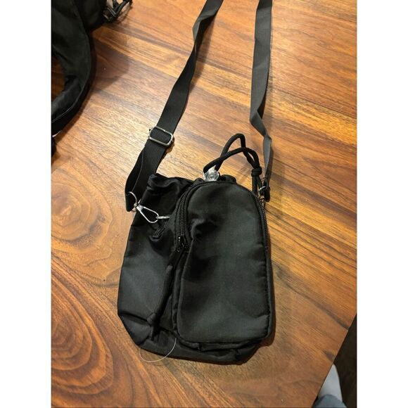 Women's Black Top Zip Duffel Gym Travel Bag With Different Compartments OS - Picture 6 of 7